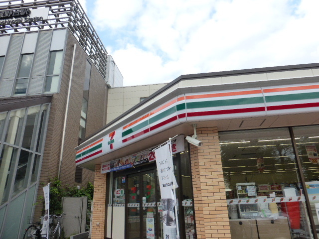 Convenience store. 230m to Seven-Eleven (convenience store)