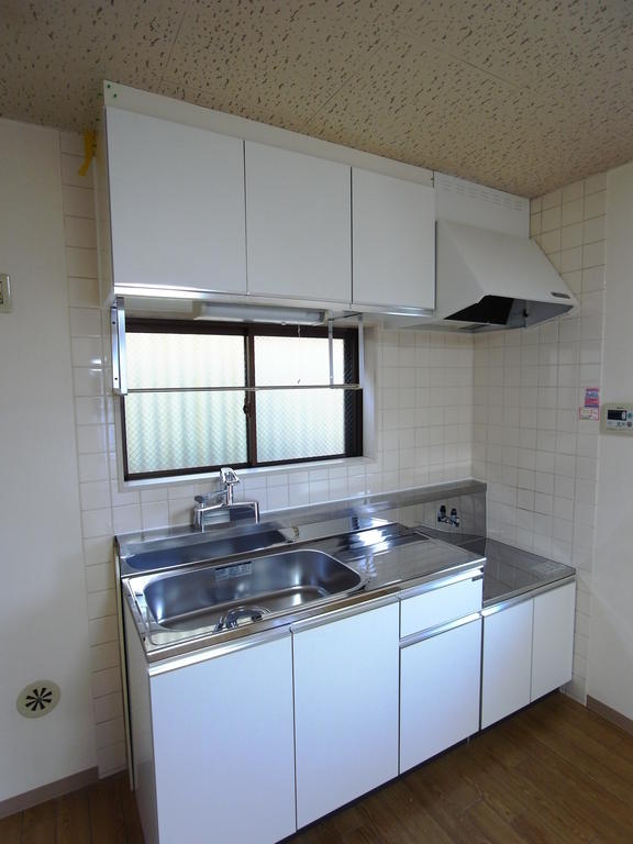 Kitchen.  ◆ Gas stove installation Allowed