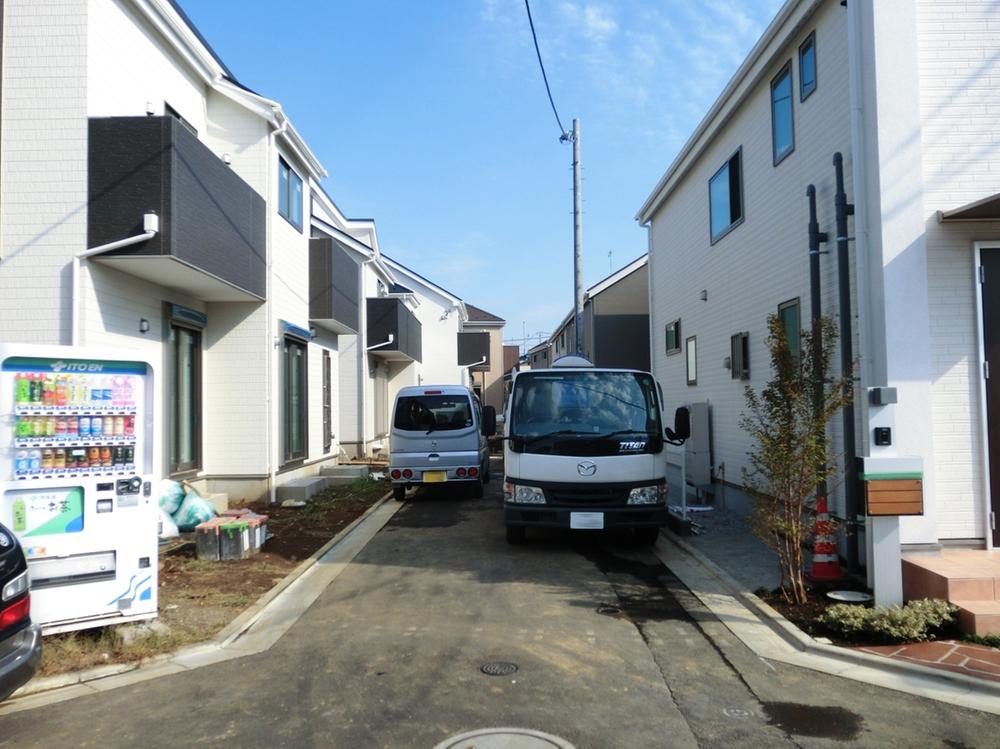 Local photos, including front road. Local (11 May 2013) Shooting