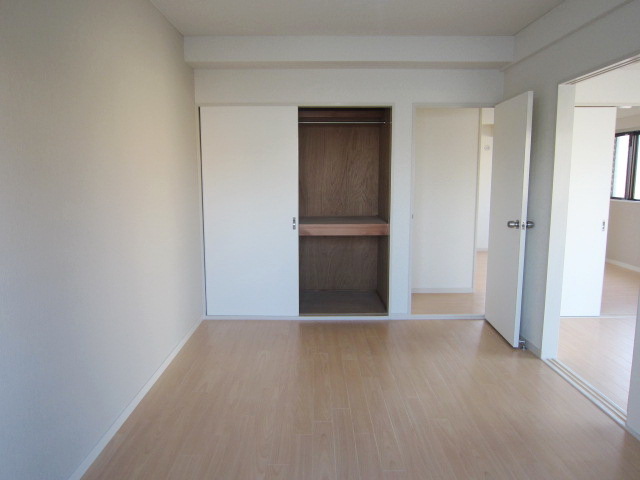 Other room space. Beautiful rooms
