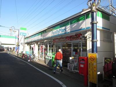 Convenience store. 300m to Family Mart (convenience store)