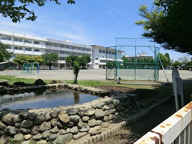 Primary school. 190m to Fuchu City Yazaki Elementary School