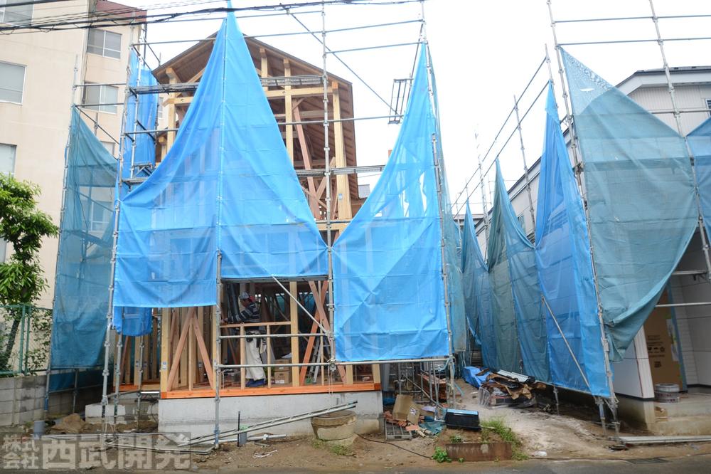 Local photos, including front road. Local (10 May 2013) Shooting 1 Building