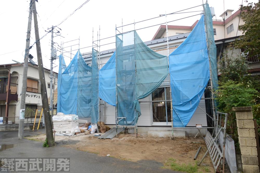 Local photos, including front road. Local (10 May 2013) Shooting Building 2