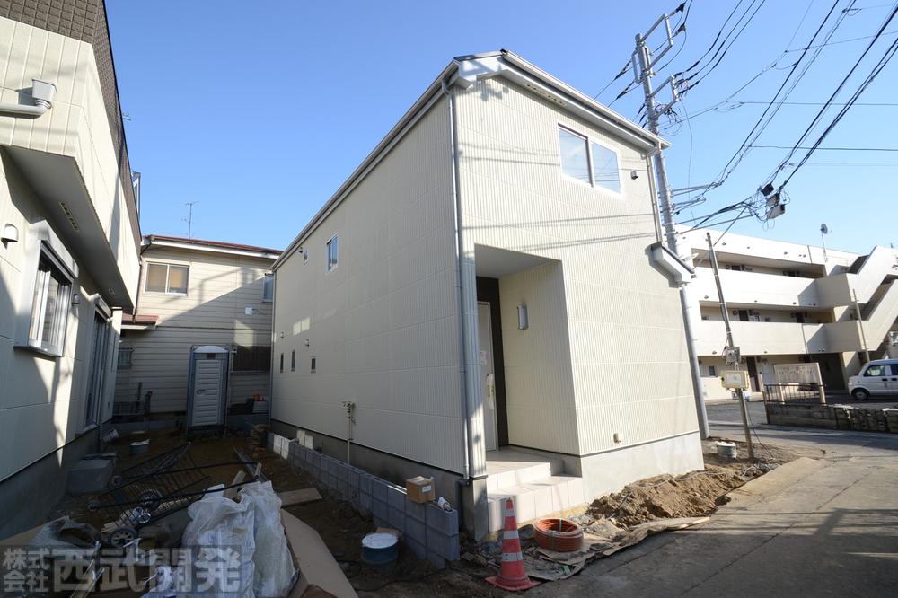 Local photos, including front road. Local (11 May 2013) Shooting Building 2