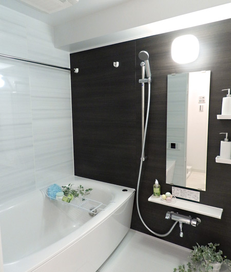 Bathing-wash room.  [Bathroom] For livable dwelling at the location necessary really what you need, Pursue a simple space that is not too much decoration. Support a comfortable living performance that has been subjected to in consideration to safety and convenience equipment ・ Specification is.