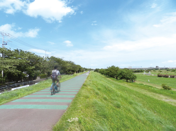 Surrounding environment. Tama River green space (about 2400m / Bicycle about 10 minutes)