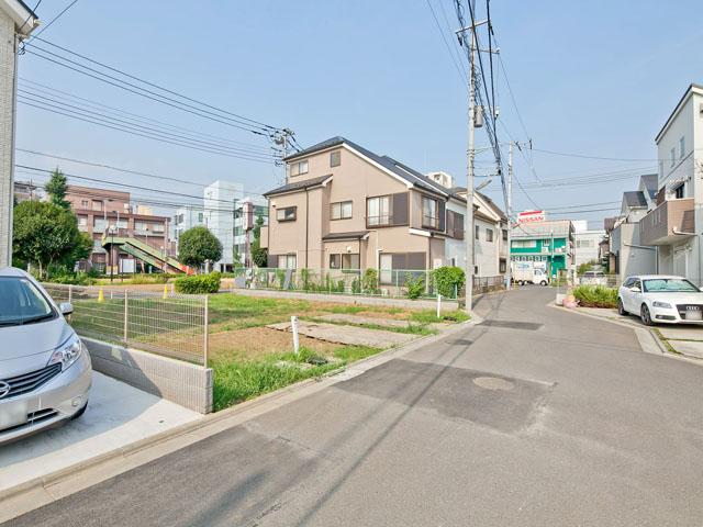 Local photos, including front road. Shiraitodai 3-chome local landscape