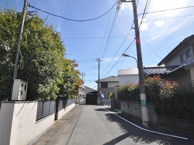 Local photos, including front road. Fuchu Yotsuya 1-chome contact road