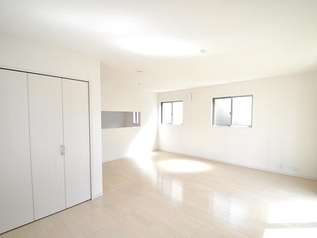 Living. Fuchu Yotsuya 1-chome Building 3 living