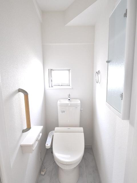 Toilet. Fuchu Yotsuya 1-chome, 5 Building toilet