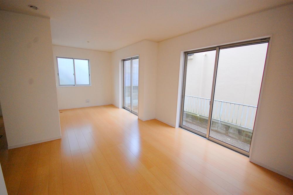 Living. Local (10 May 2013) Shooting