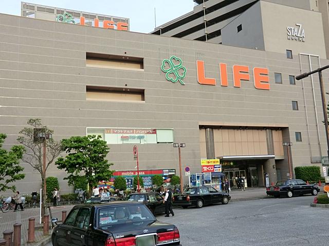 Supermarket. Life Corporation Fuchu Nakagawara to branch 900m