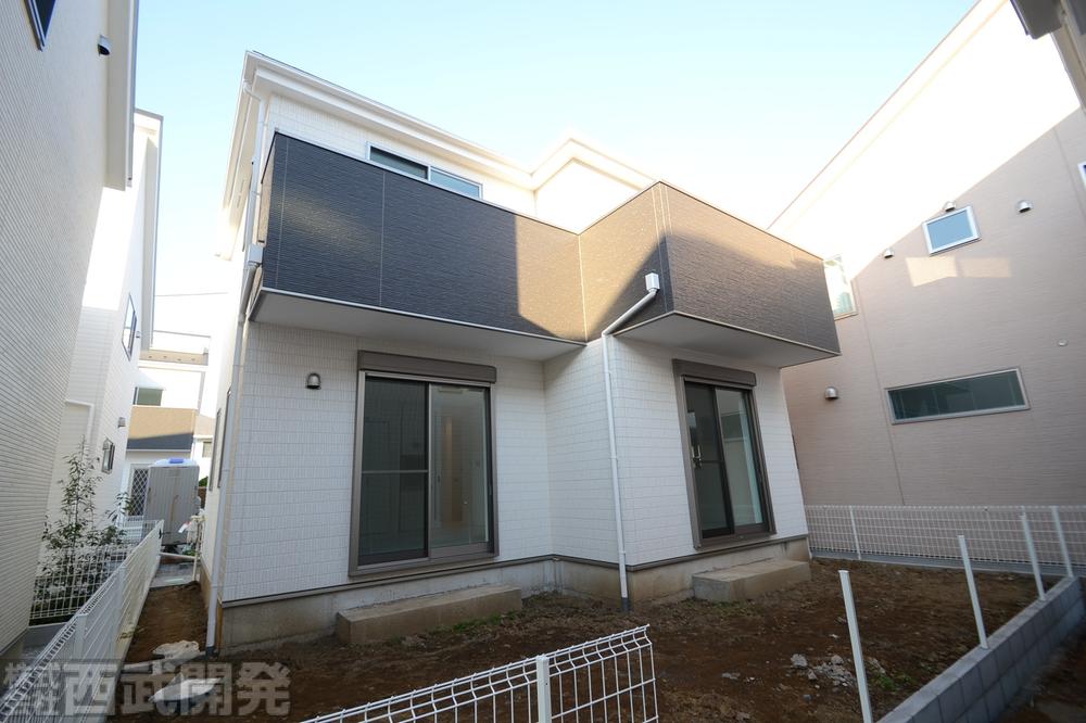 Local photos, including front road. Local (11 May 2013) Shooting C Building