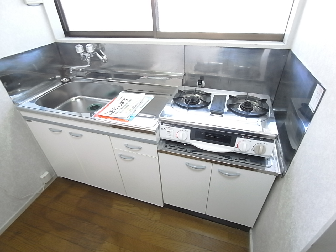 Kitchen. ◇ with gas stove