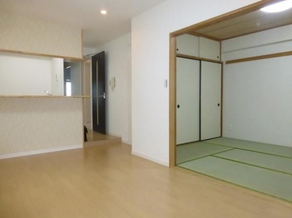 Living. Spacious living room