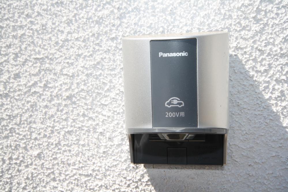 Parking lot. Local (September 2013) Shooting Building 2 EV outlet