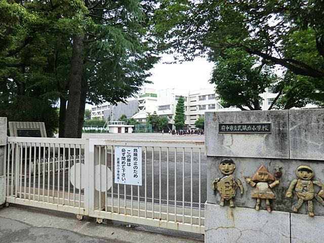 Primary school. 960m to Fuchu Municipal Musashidai Elementary School