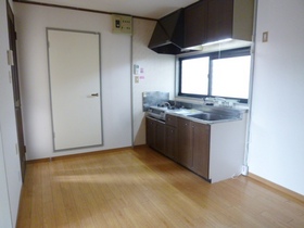 Kitchen. 2-neck is a gas stove can be installed