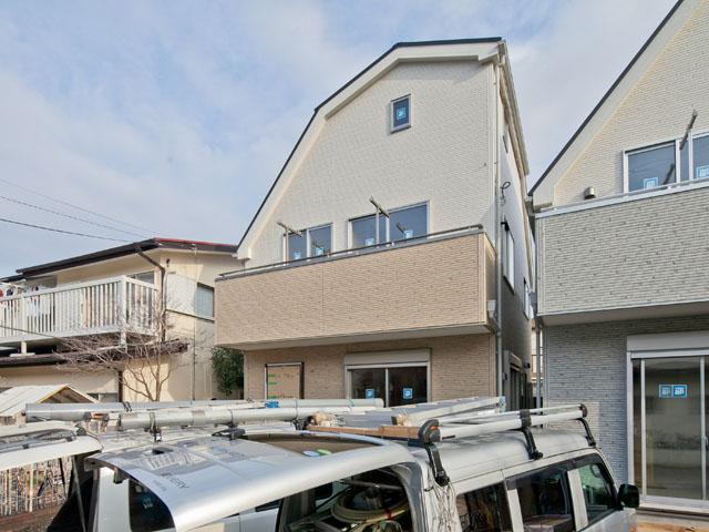 Local appearance photo. Local (12 May 2013) Shooting