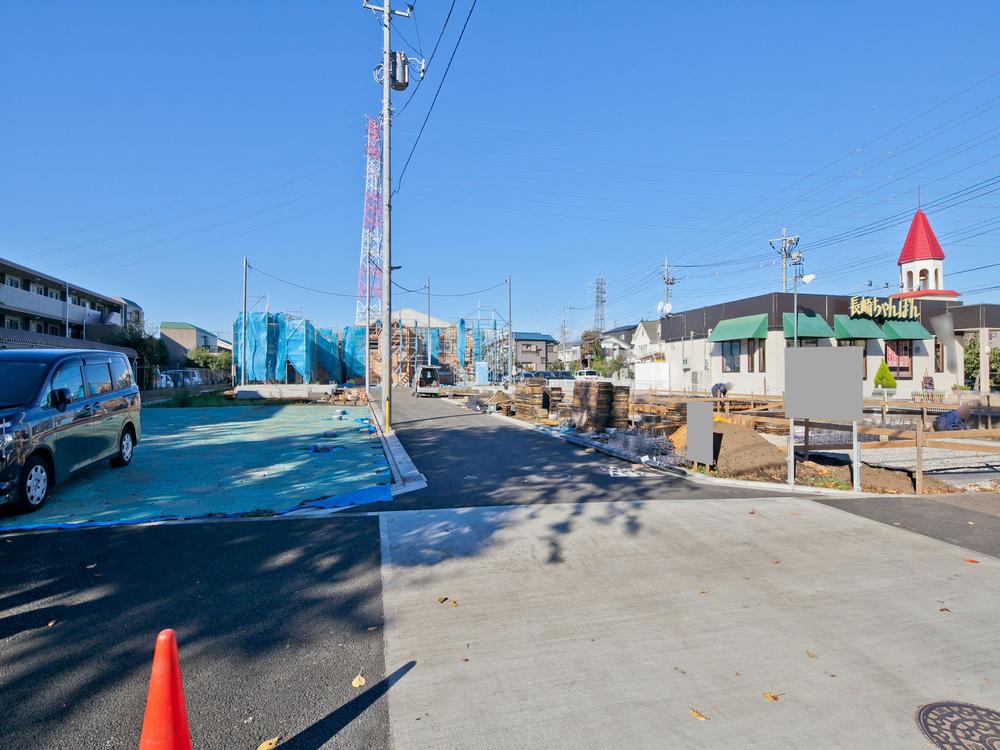 Attracts family smile to spacious living family smile is full of house wide entrance will meet the customer site (December 2013) Shooting. Family of smile will gather in spacious living