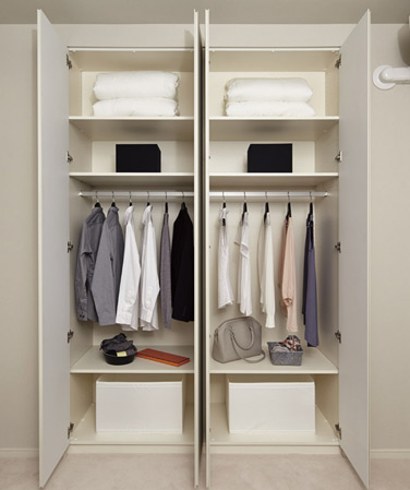 Receipt.  [Thor type closet] Thor type of closet that utilize the ceiling height. There is a storage capacity, You can efficiently storage.