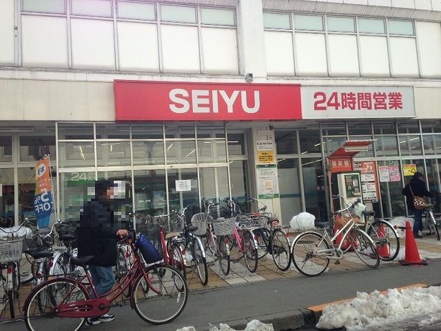 Supermarket. Seiyu to (super) 1200m