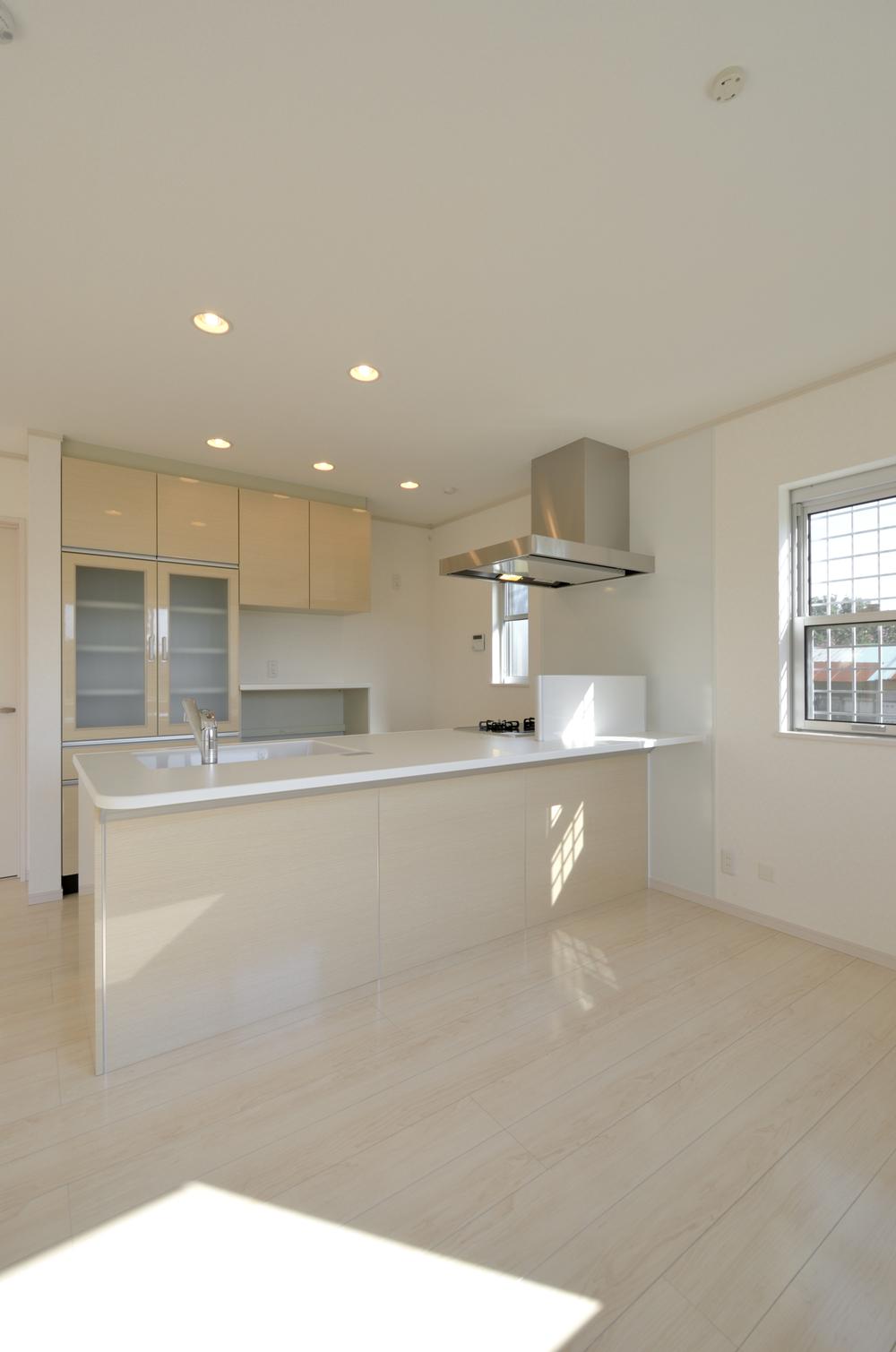 Same specifications photo (kitchen). Popular cafe style kitchen cupboard is standard specification (same specifications)