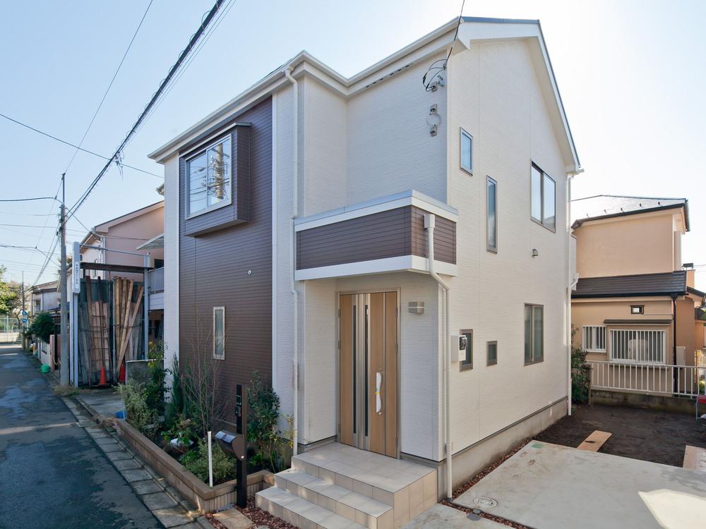 Local appearance photo. Since the possible two garage, It attracts family of smile a good living of per yang not worry even when the visitor site (November 2013) Shooting