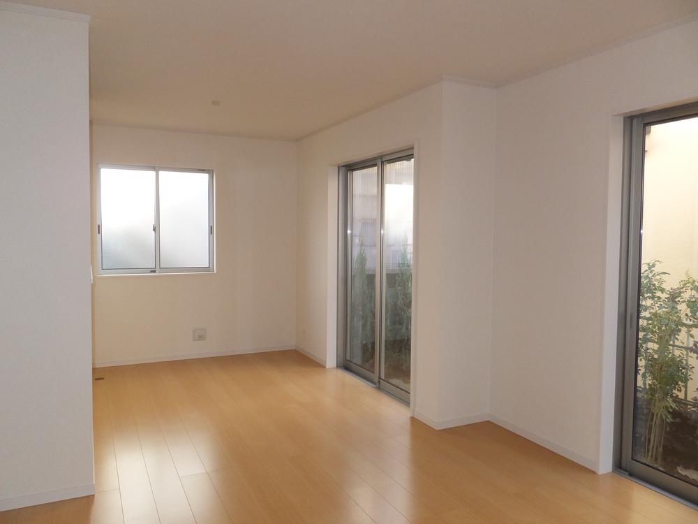 Living. Local (11 May 2013) Shooting