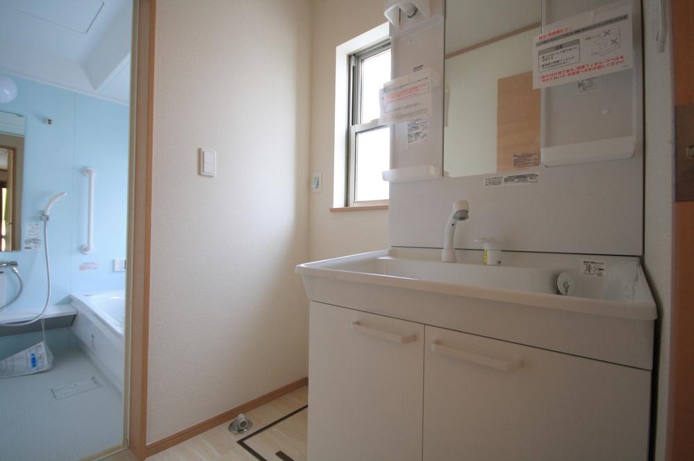 Same specifications photos (Other introspection). Example of construction Wash basin