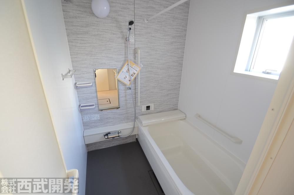 Bathroom. Hitotsubo ・ Window barrier-free type ventilation drying with machine bathroom