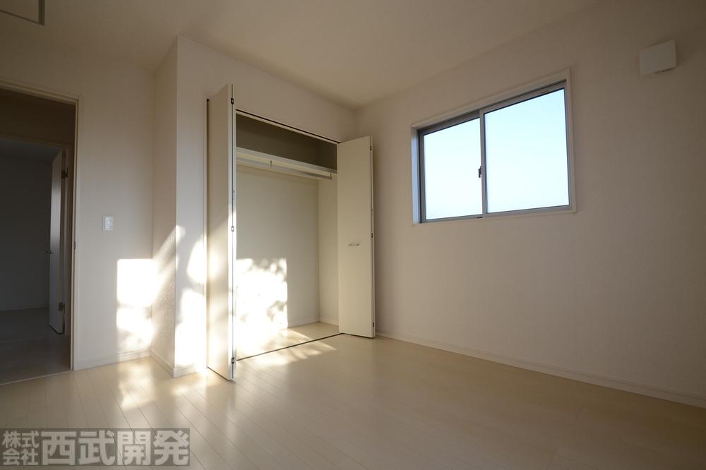 Non-living room. Western-style 6.28 Pledge With closet