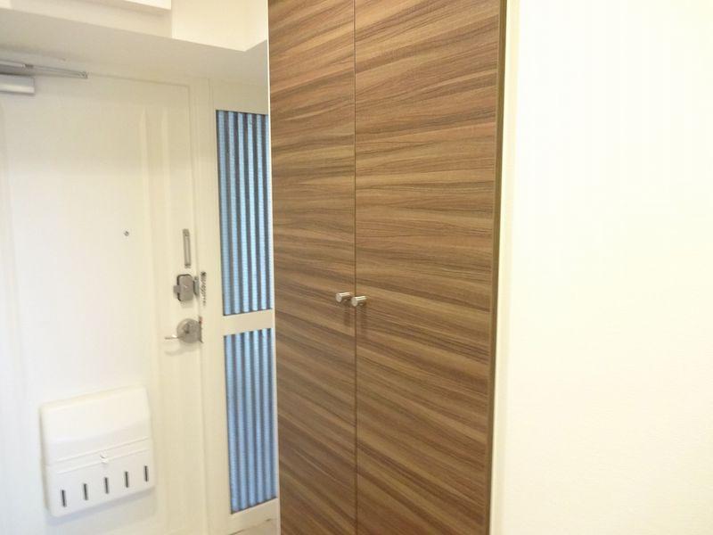 Receipt. Footwear purse