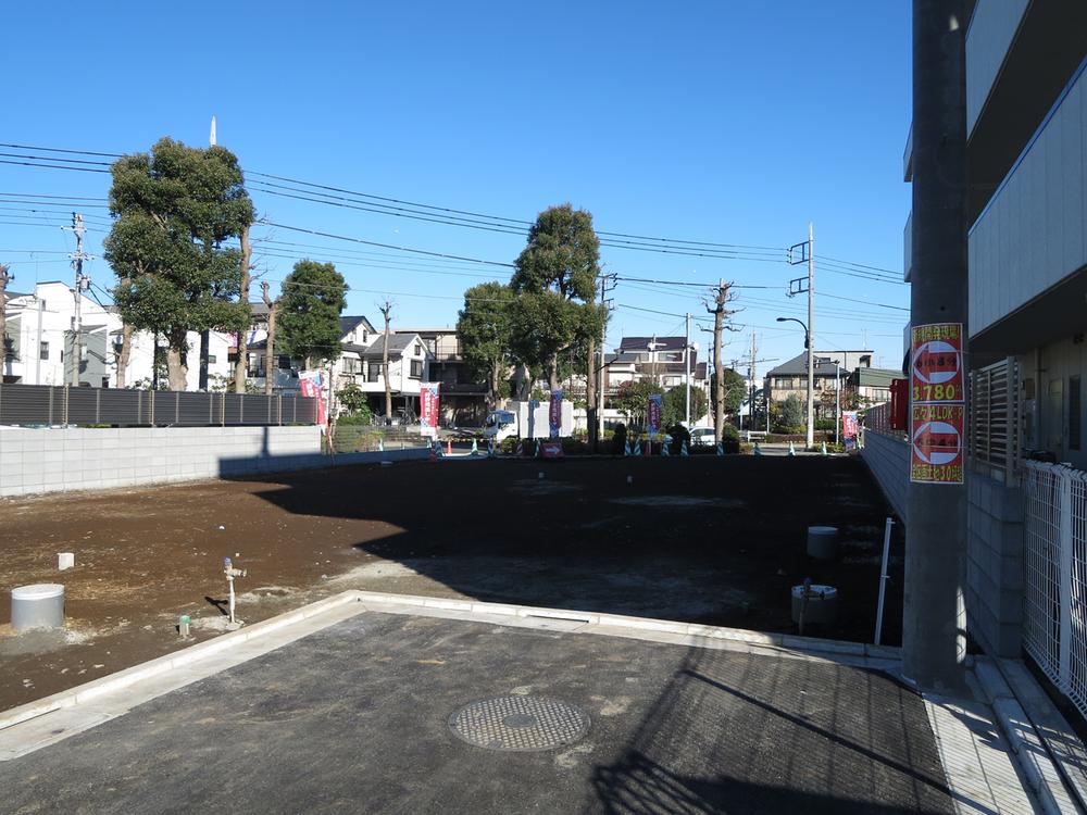 Local photos, including front road. Local (12 May 2013) Shooting