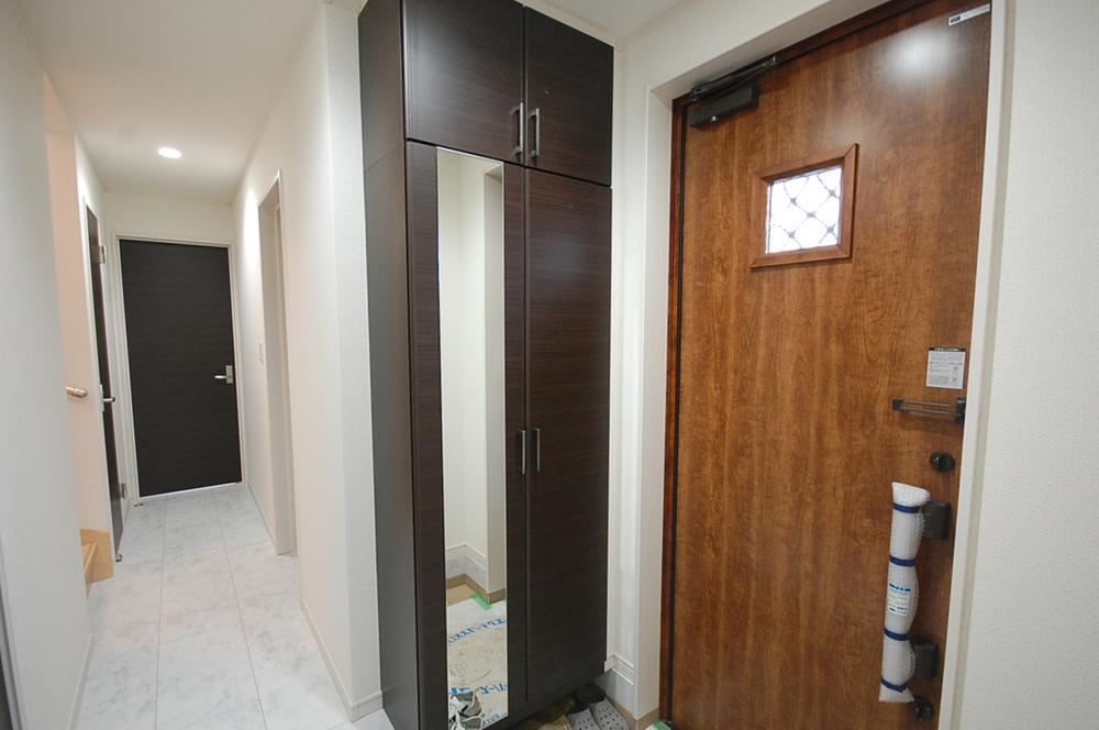 Entrance. Indoor (September 2013) Shooting