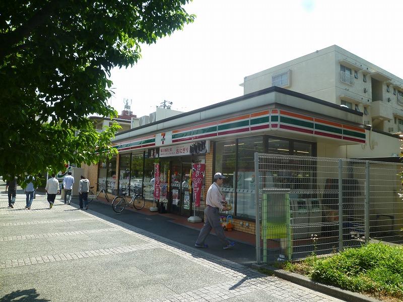 Convenience store. 201m to Seven-Eleven (convenience store)