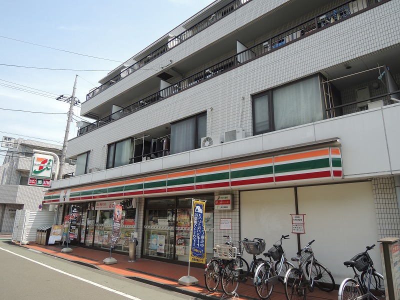 Convenience store. 766m to Seven-Eleven (convenience store)