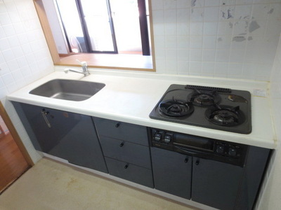 Kitchen. It is easier than ever with the dishes in the three-necked gas stove. 