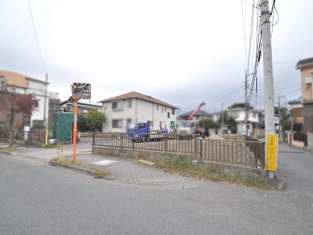 Local photos, including front road. Fuchu Koremasa 1-chome, contact road situation