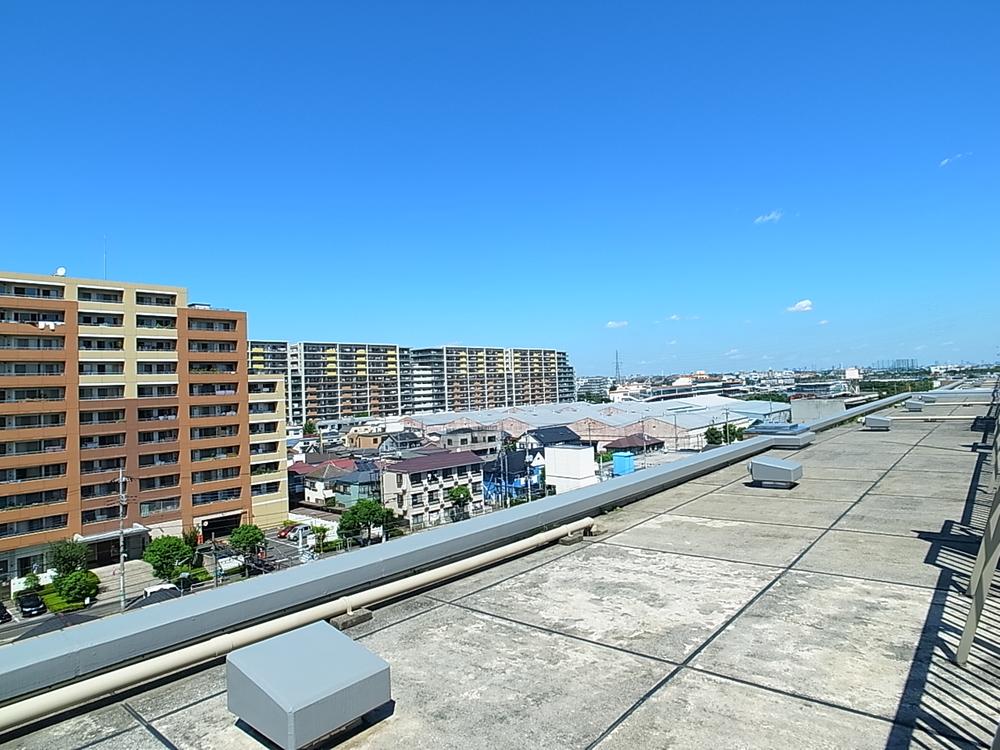 View photos from the dwelling unit. View from the north roof balcony (August 2013) Shooting