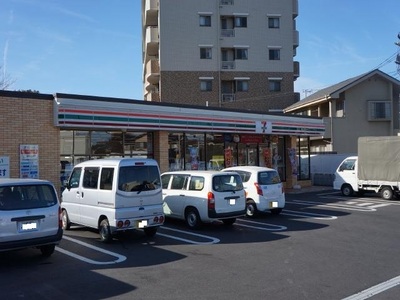 Convenience store. 265m to Seven-Eleven (convenience store)