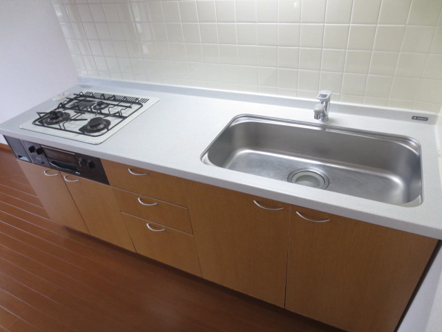 Kitchen. It is convenient to the sink is wide.