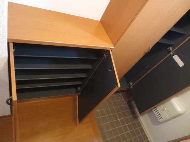 Entrance. It can be used widely entrance and a shoe box.