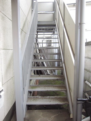 Other common areas. The room following the staircase