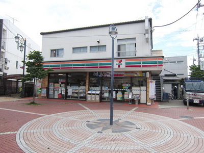 Convenience store. 300m to Seven-Eleven (convenience store)