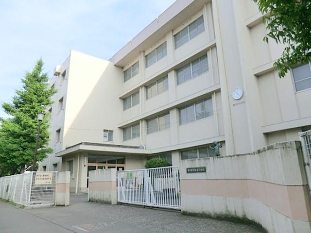 Primary school. 676m to Fuchu Municipal Sumiyoshi elementary school