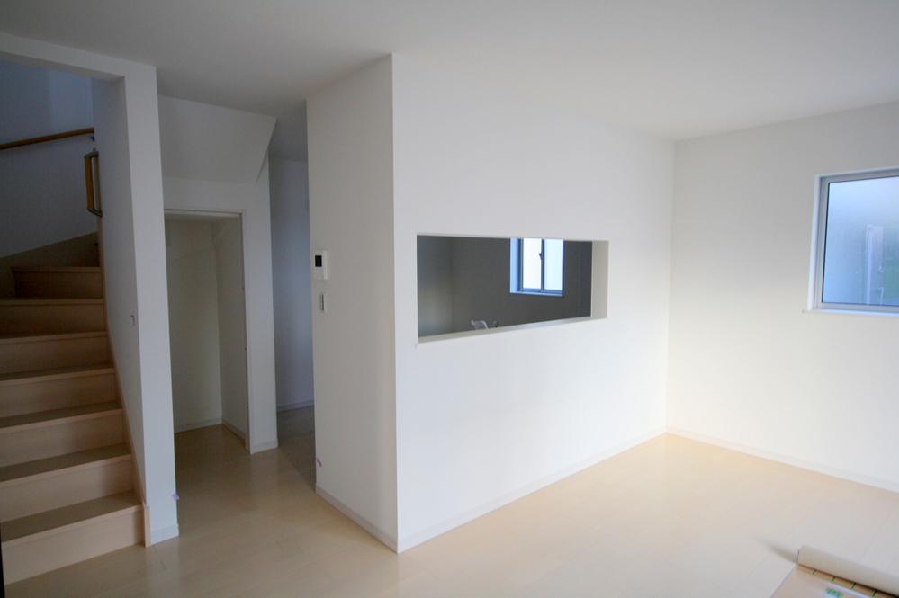 Living. Local (2013 November shooting)