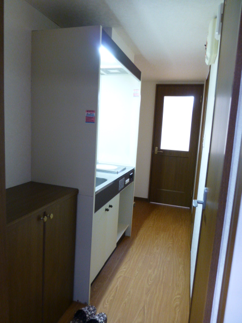 Kitchen. Entrance ・ Corridor