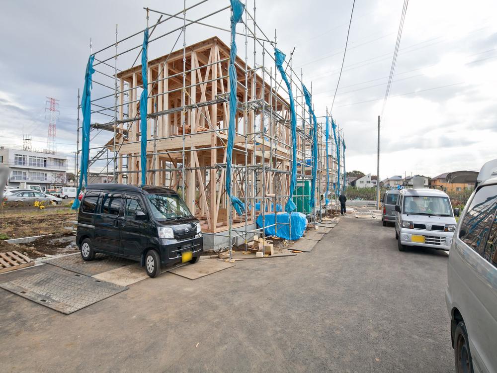 Local photos, including front road. Local (11 May 2013) Shooting